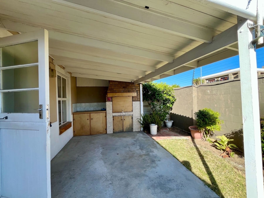 2 Bedroom Property for Sale in Whispering Pines Western Cape